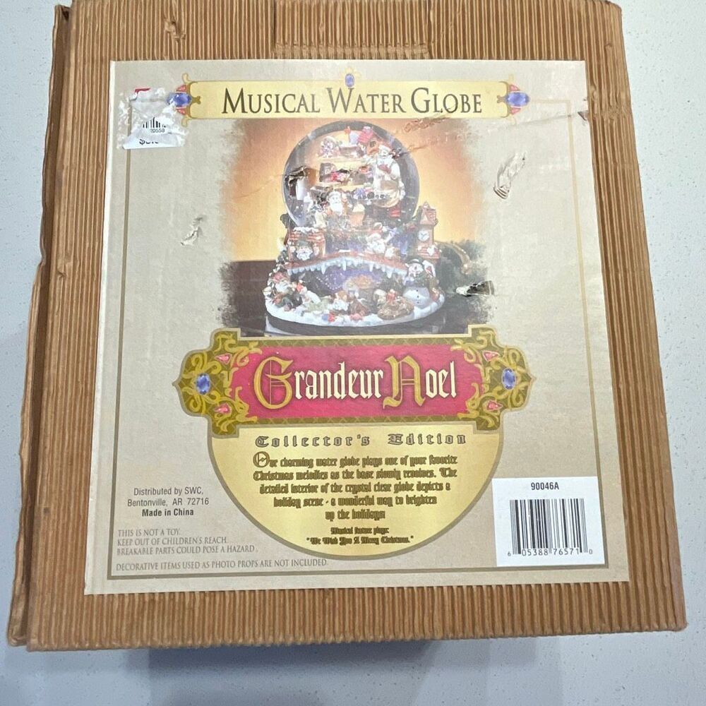 Vintage Grandeurs Noel Collectors Edition Musical Water Globe